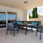 Beautiful Villa Paula With Jacuzzi In Pula