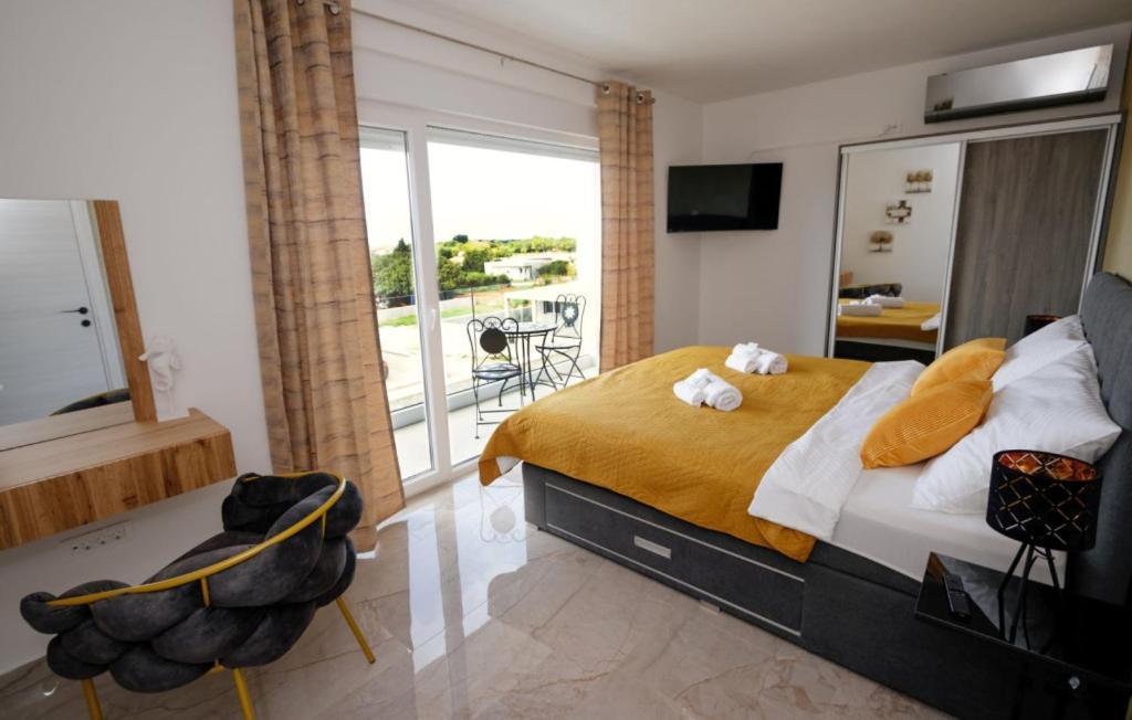Beautiful Paula With Jacuzzi In Vila Pula