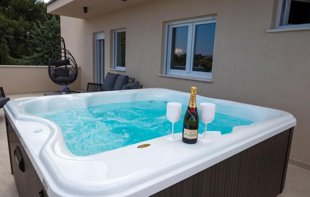 Vila Beautiful Paula With Jacuzzi In *